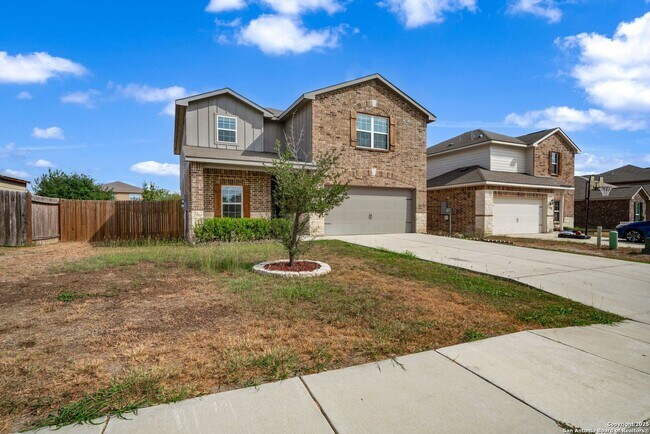 Foto del edificio - 5-BEDROOM HOME IN LUCKEY RANCH