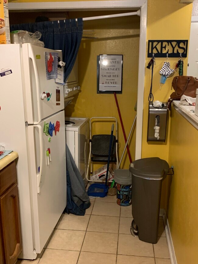 Foto del edificio - 3923 Old Oaks Dr