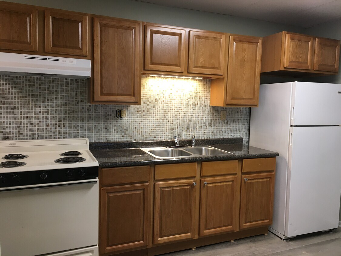 Kitchen - 111 N Brooklyn Ave