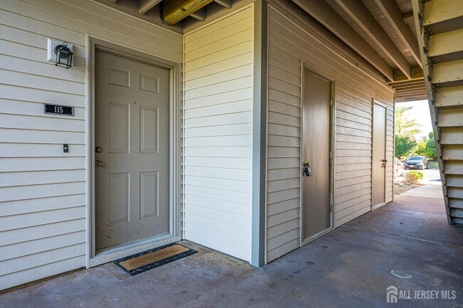 Building Photo - 115 Ravens Crest Dr