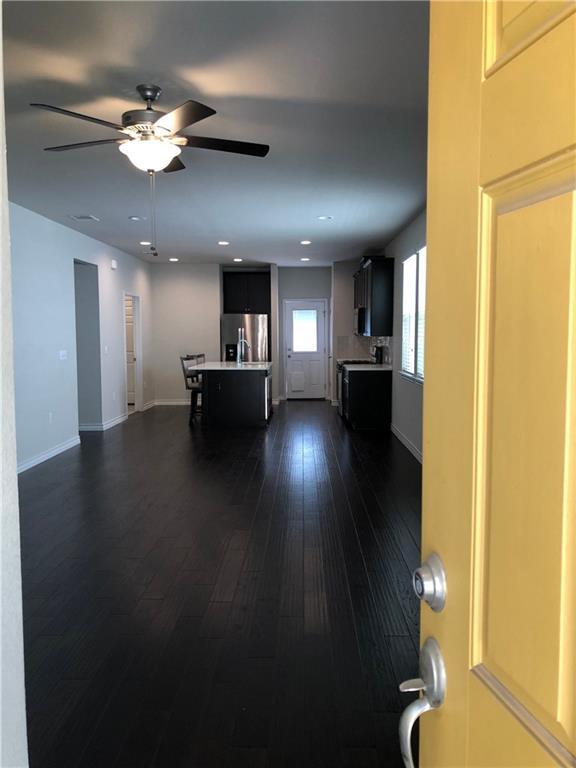 Foto del edificio - 5315 Golden Canary Ln