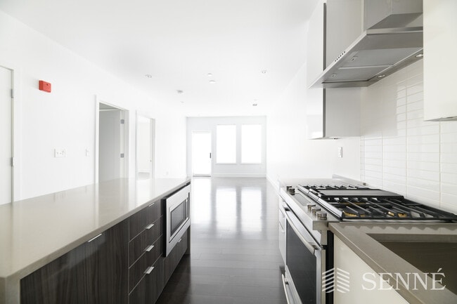 Building Photo - 2 W 6th St