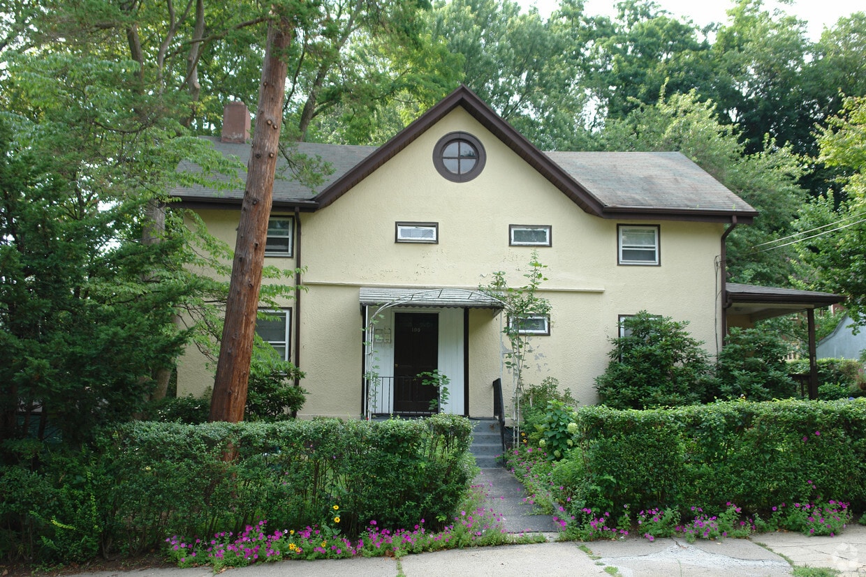 Building Photo - 100 Pocantico St