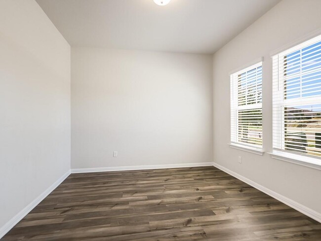 Building Photo - 1345 Longhorn Ranch Dr