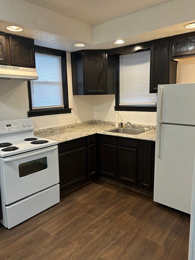 Building Photo - 2537 S Lloyd St