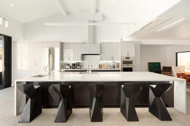 Foto del edificio - 4440 E Camelback Rd