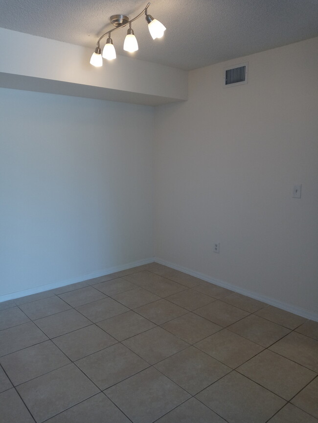 Building Photo - Cozy 1bed/1bath fully equipped