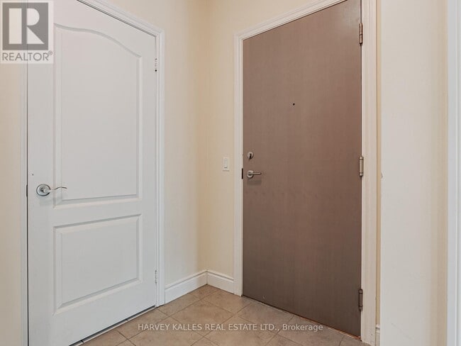 Building Photo - 319 Merton St