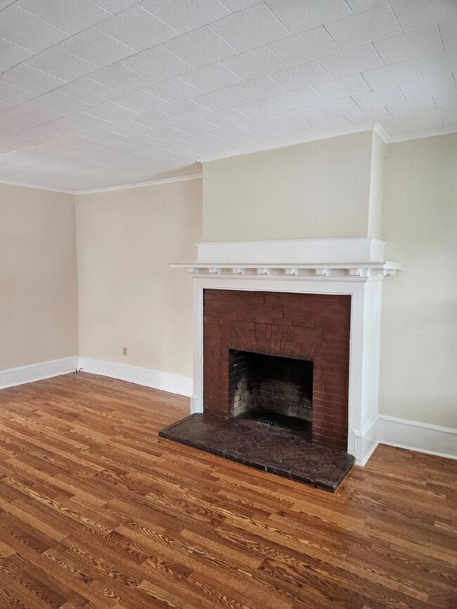 Living room - 1639 Sanderson Ave