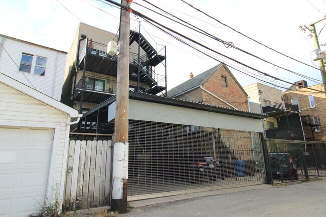 Building Photo - 917 N Ashland Ave