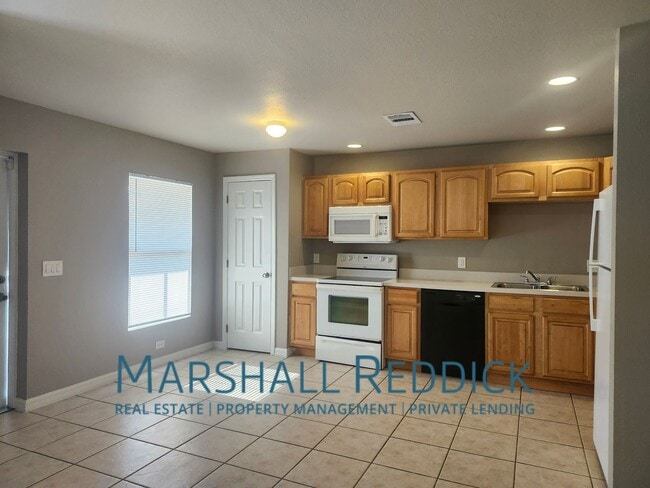 Building Photo - 3 bedroom 2 bath