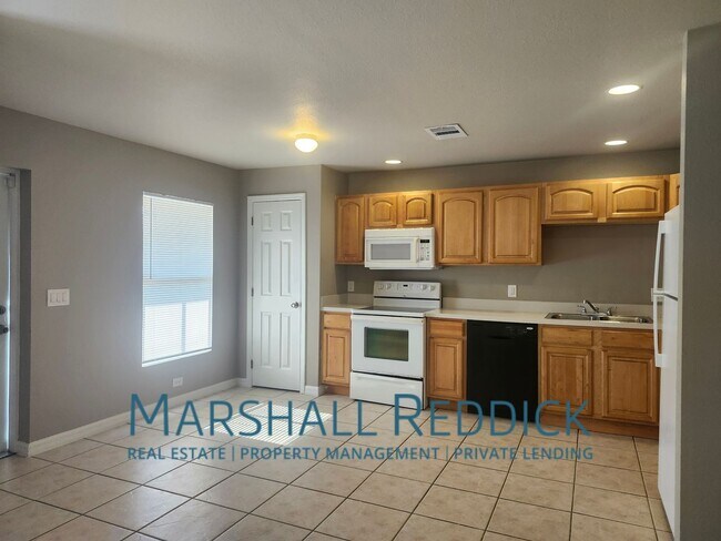 Foto del edificio - 3 bedroom 2 bath