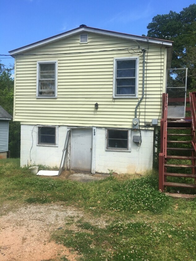 Primary Photo - 309 River St