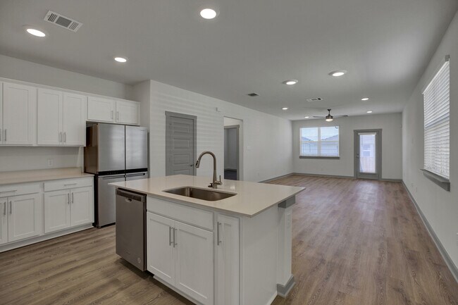 Building Photo - 1301 Wonder World Dr