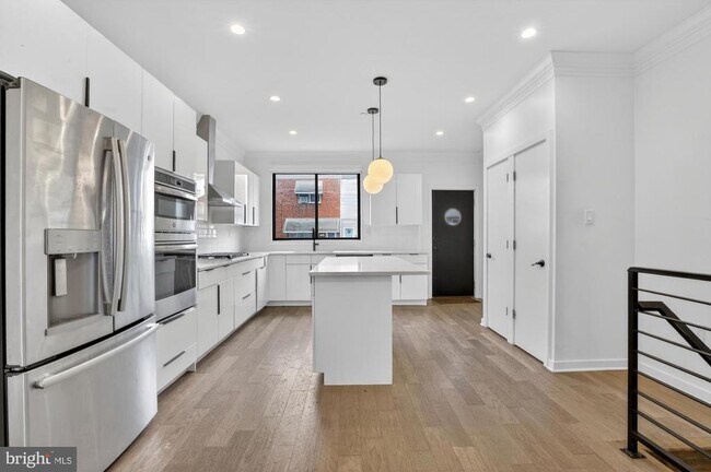 Foto del edificio - 3336 Salmon St