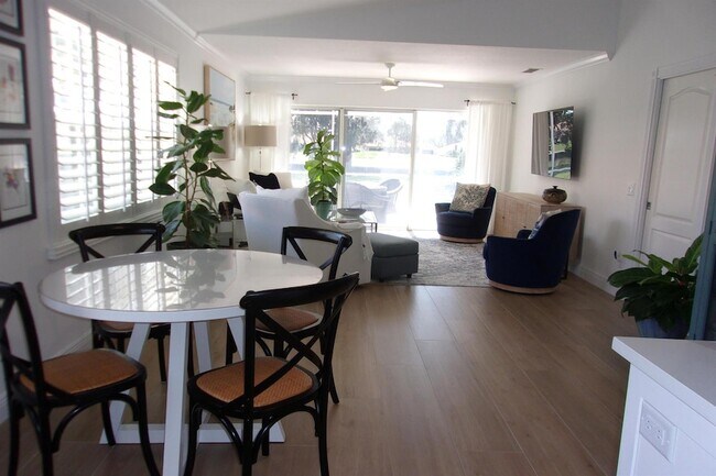 Foto del edificio - 1076 SW Tamarrow Pl