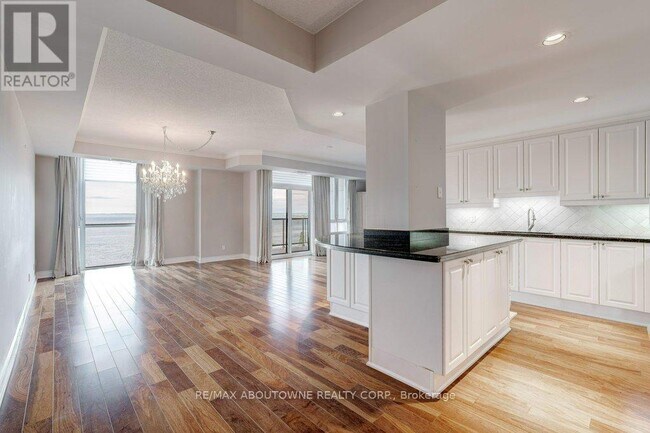 Photo du bâtiment - 1477-1477 Lakeshore Rd.