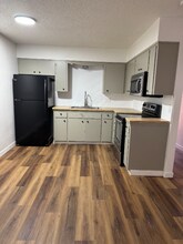 Building Photo - 917 E Indiana Ave