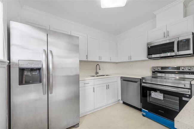 Building Photo - 7752 SW 95th St
