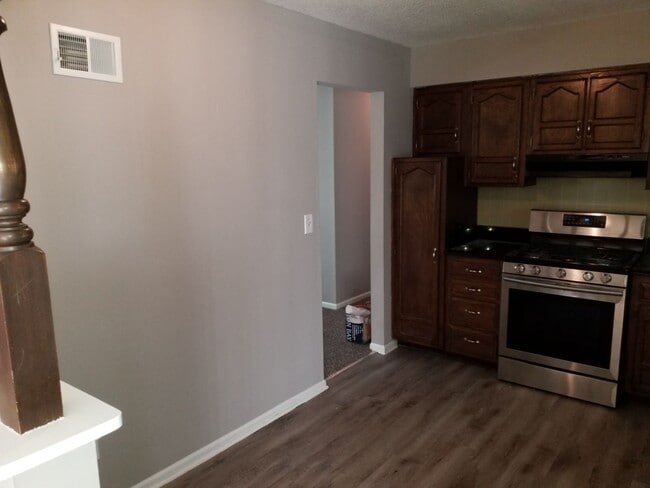 Building Photo - FREE TV w/Move in Feb - 3 Bedroom 2 Bathro...