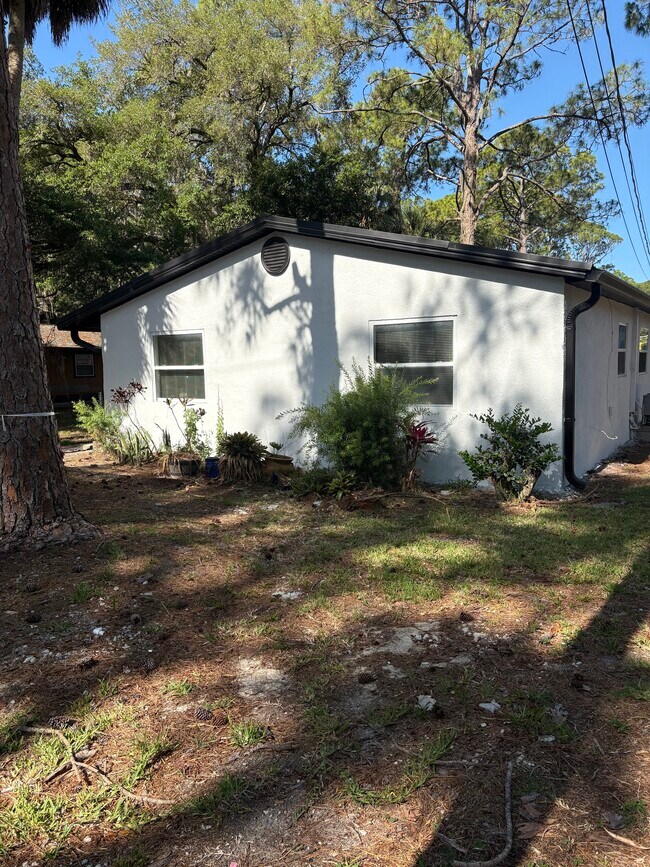 Foto del edificio - 7133 Pinewood Dr