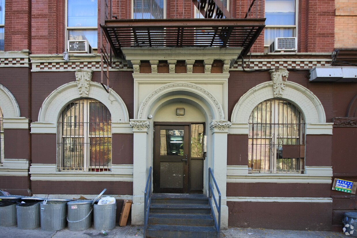 Building Photo - 372 W 127th St