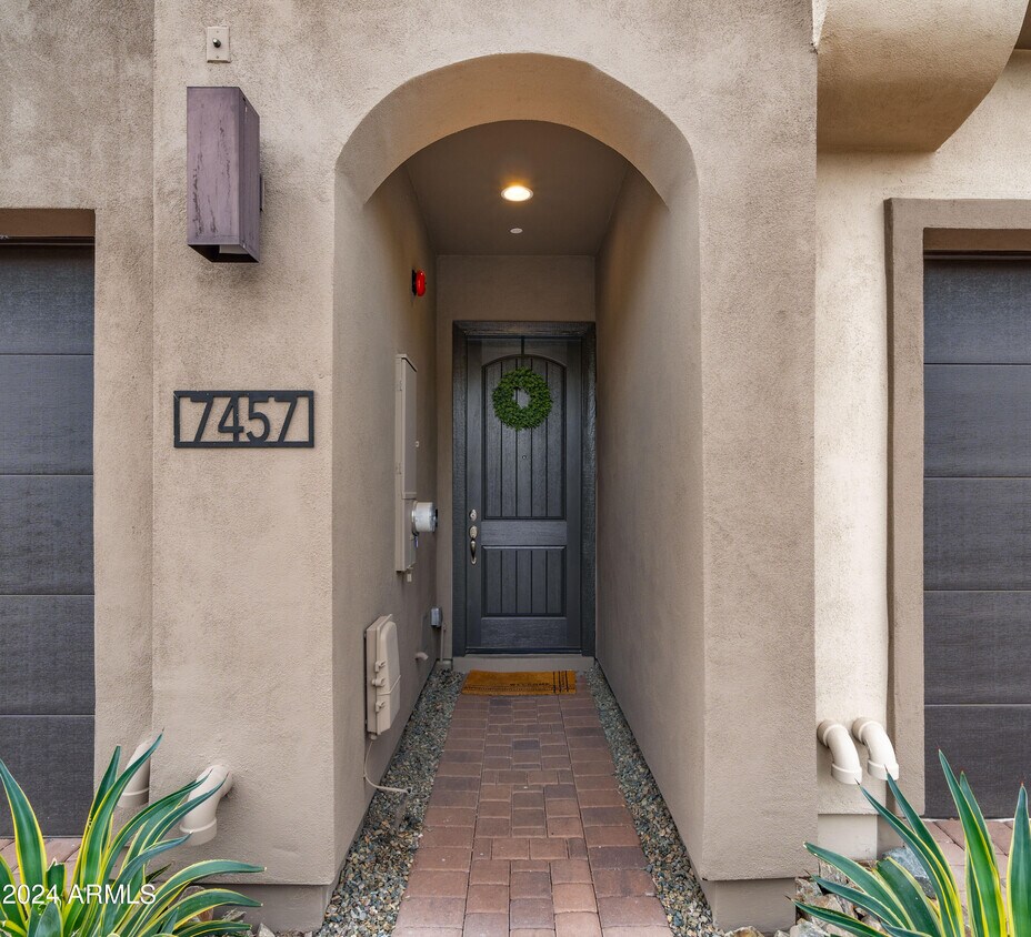 Primary Photo - 7457 E Conquistadores Dr