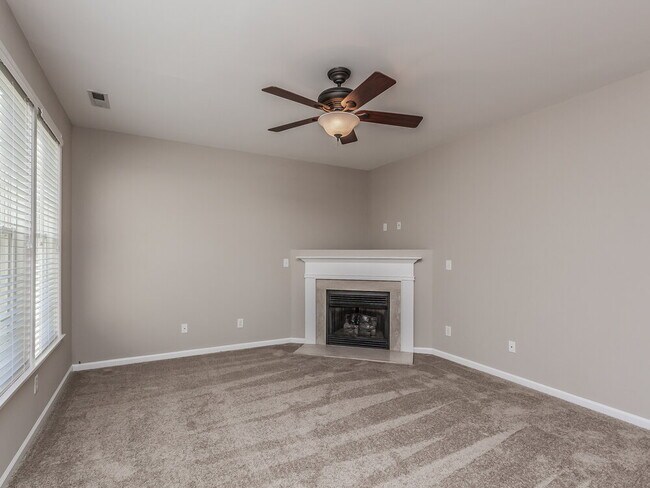 Foto del edificio - 384 Collinsworth Dr