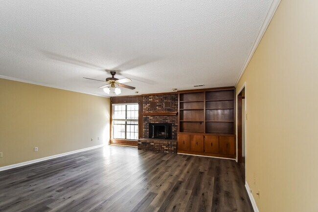 Foto del edificio - 928 Pheasant Hollow Dr