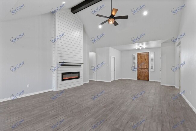 Building Photo - 2524 Creek Dr