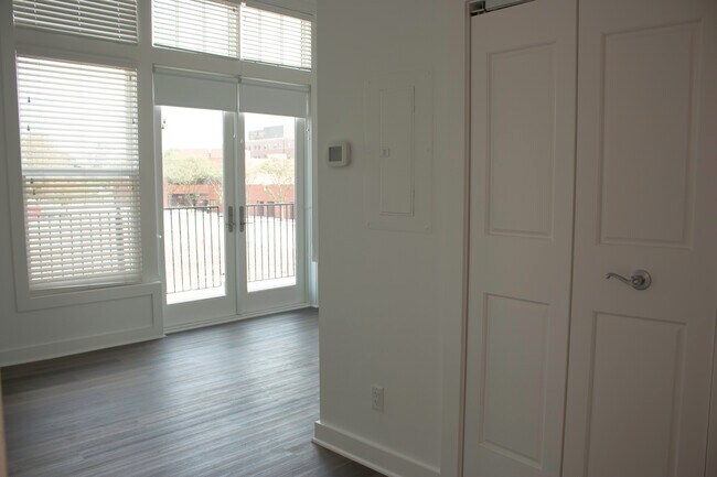 Entrance - 320 E 6th St