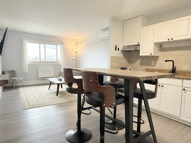 Photo du bâtiment - 1681 Windsor Ave