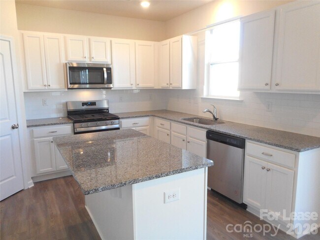 Foto del edificio - 5022 Markfield Ln