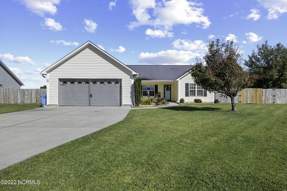 Foto principal - 223 Cherry Blossom Dr