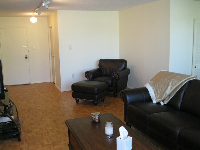 Sala de estar - 4401 Roland Ave