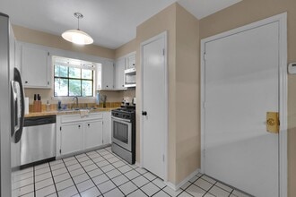 Building Photo - 83 Summer Crest Cir