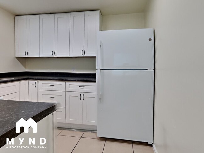 Foto del edificio - 6017 W Gardenia Ave
