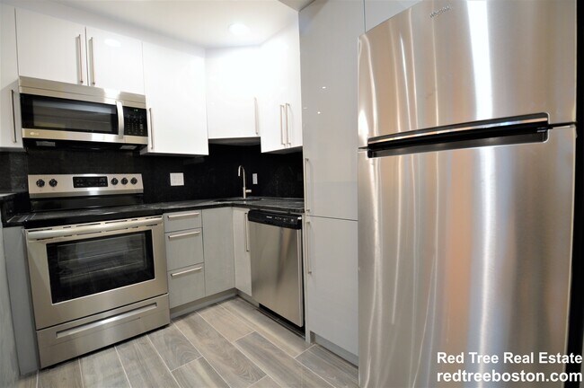 Building Photo - 1804 Beacon St