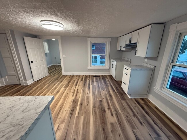 Building Photo - 127 4th St