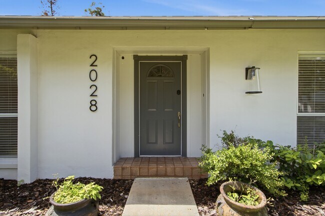 Foto del edificio - 2028 Sussex Rd