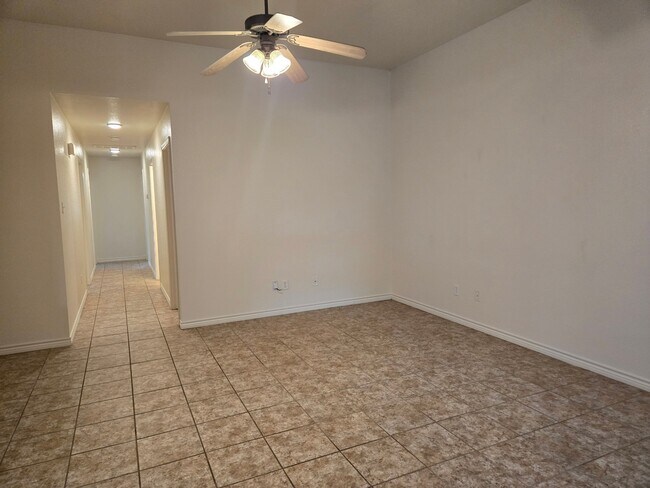 Foto del edificio - 3710 Oldenburg Ln