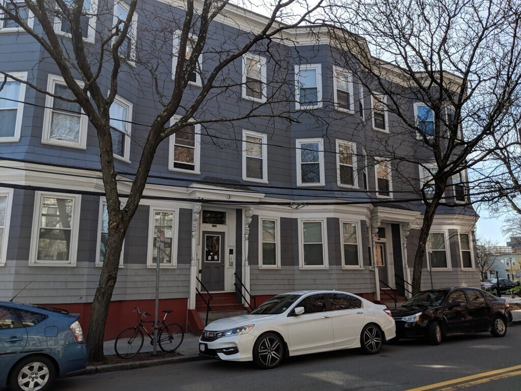 Primary Photo - 264 Windsor St