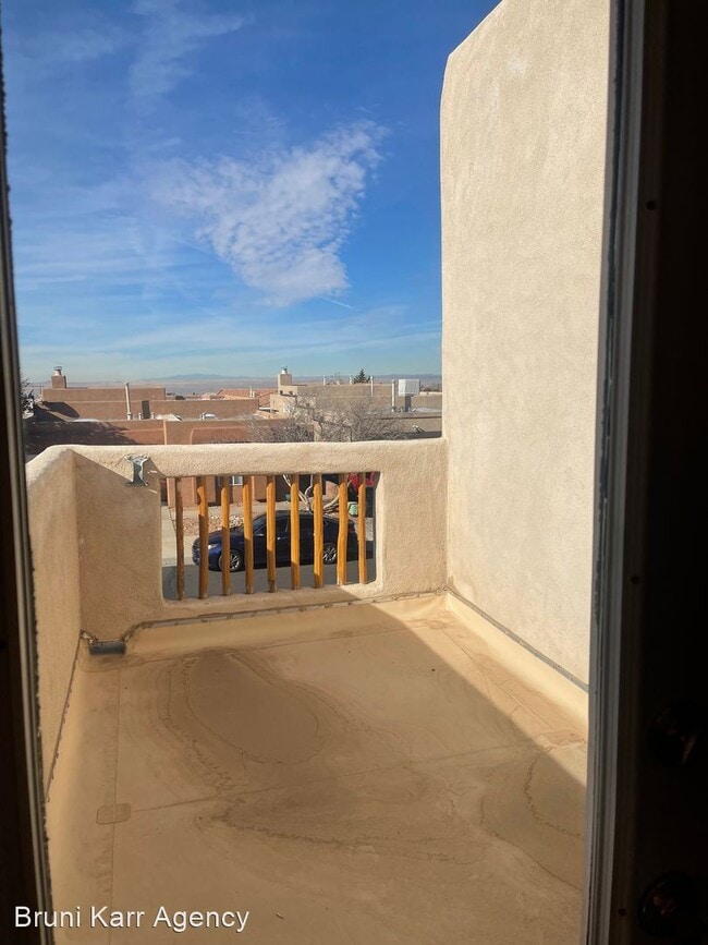 Building Photo - 3 br, 2.5 bath House - 10125 Irbid NE