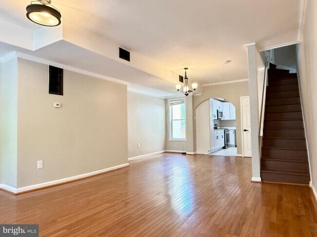 Foto del edificio - 1004 Girard St NW