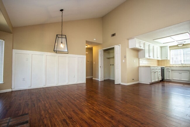 Foto del edificio - Price Reduction Alert!!! Beautiful 3 Bedro...