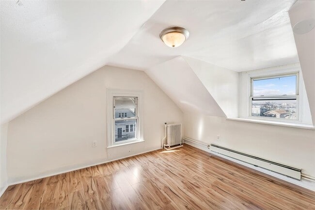Building Photo - 642 38th St