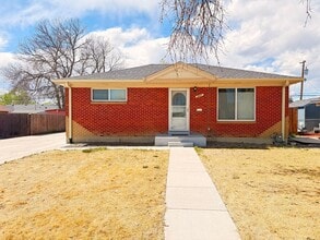 Building Photo - 6911 Alan Dr