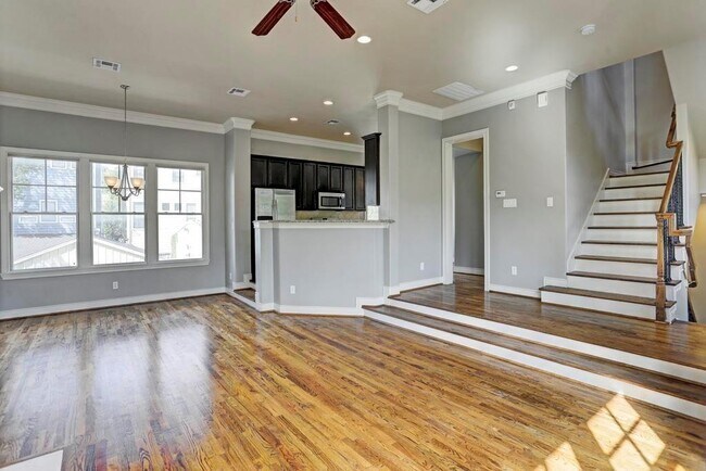 Building Photo - 539 W 25th St