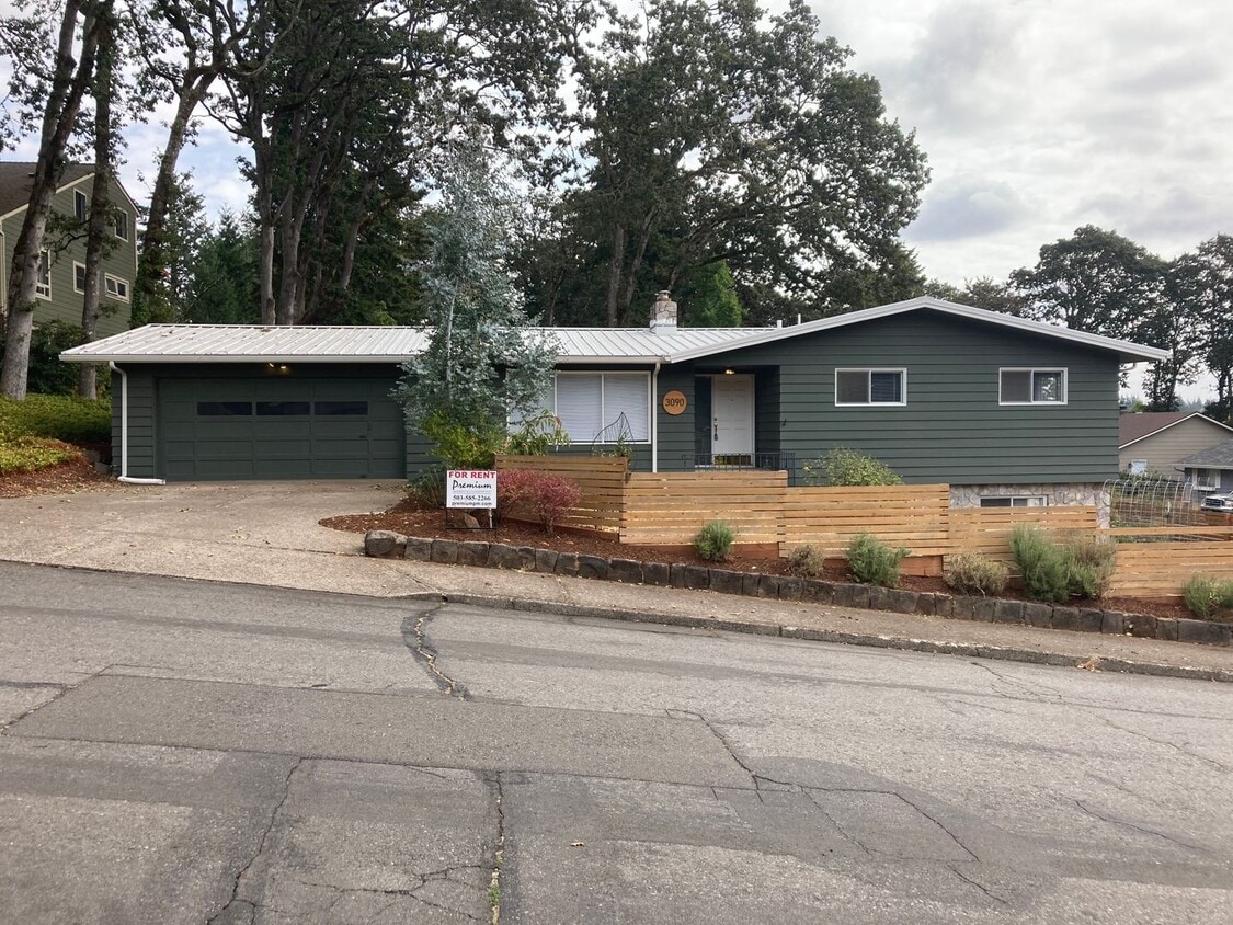 MidCentury Four Bedroom in Candalaria, La... House Rental in Salem