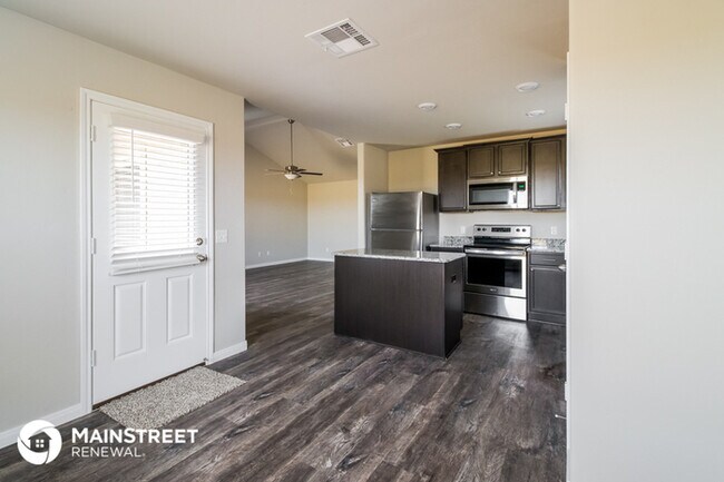 Building Photo - 505 St James Pl